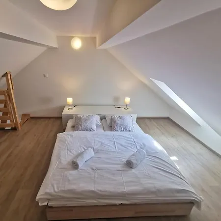 Apartman Kvilda Gallery דירה